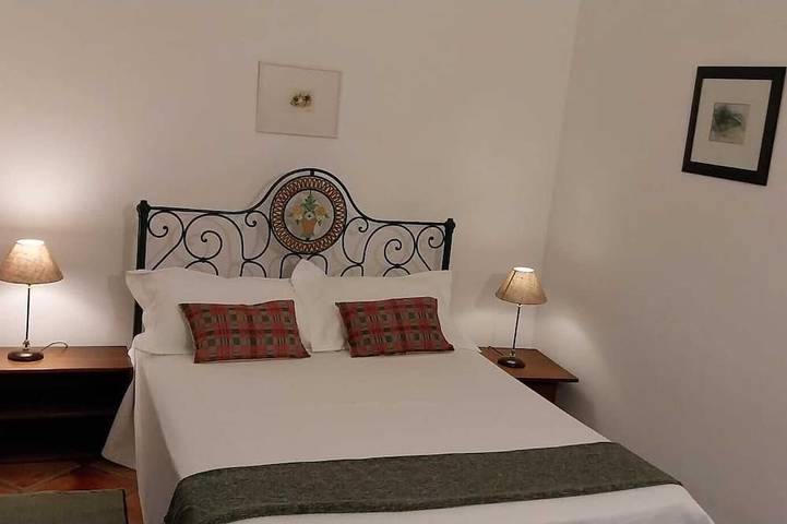Wunderbares Haus, 6 Schlafzimmer, Garten,  Pool - Budens, 3km von Salema Strand in Budens, Faro Distrikt