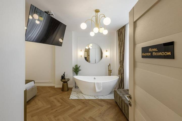 Gîte pour 2 personnes, avec jardin et jacuzzi dans Cluj-Napoca