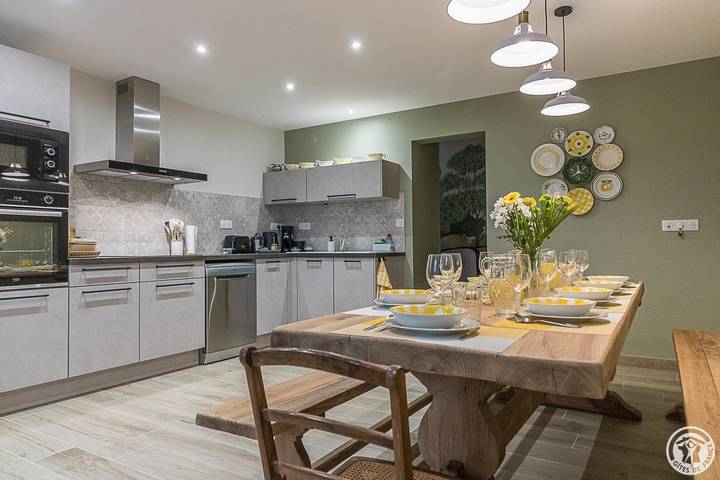 Gîte pour 10 personnes, avec terrasse et jardin dans Saint-Ignan