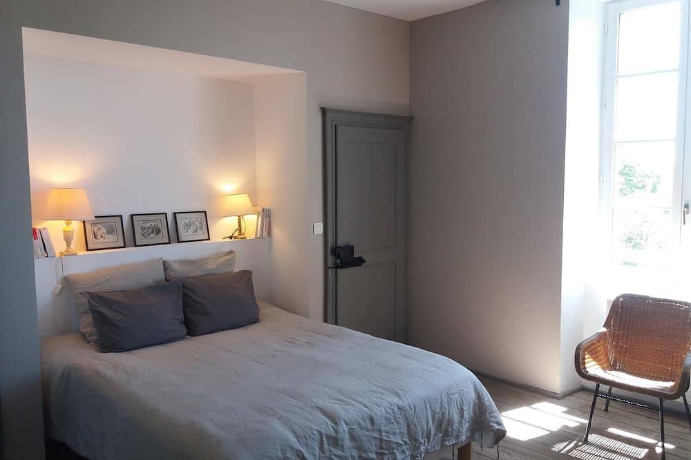 Très Jolie Maison Ancienne, Très Confortable, Dominant la Vallée du Loir in Poncé-sur-le-Loir, Loire-Tal