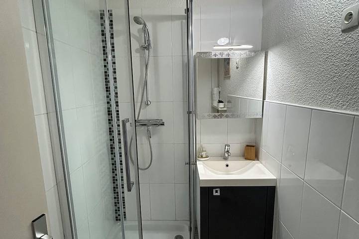 Ganze Wohnung, Klimatisiertes Apartment für 4 Personen - Privater Pool, nahe Stadtzentrum und Strände in La Londe-les-Maures, Parc national Port-Cros