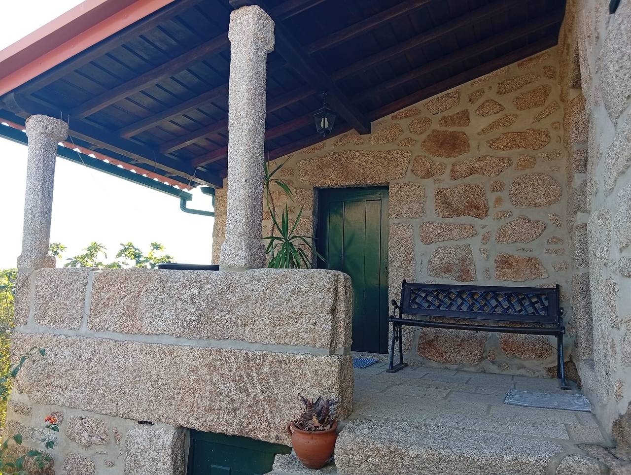 Ganze Ferienwohnung, Minihaus 'Casa Do Souto T1' mit Bergblick, privater Terrasse und WLAN in Soajo, Gerês