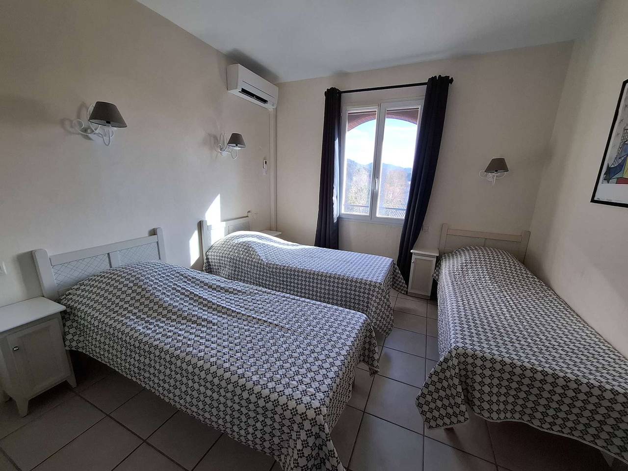 Klimatisiertes Maisonettehaus für 5 Personen mit Terrasse und Wlan in Grospierres, Ardèche