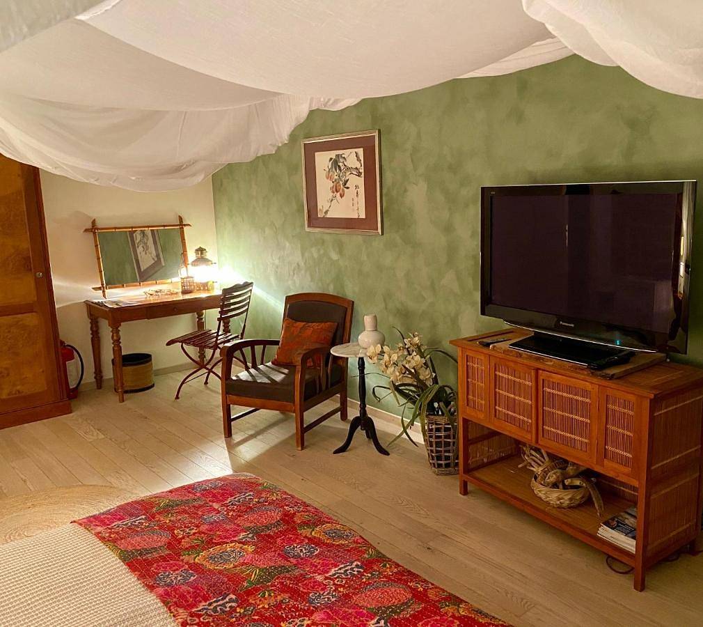 Two Connecting Double Rooms in Estavayer, Lake Neuchâtel
