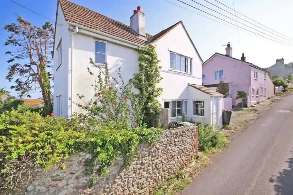 Cottage with sea and countryside views - sleeps 6 in Charmouth, Dorset