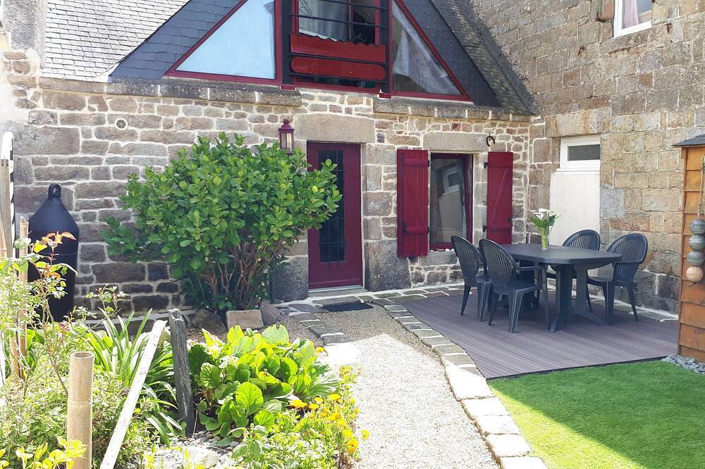 Petite maison en plein bourg de Plouhinec tout confort in Plouhinec (Morbihan), Côte des Mégalithes