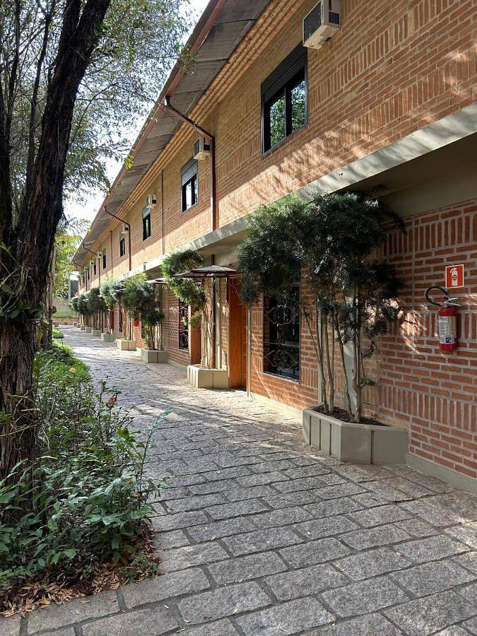 Pousadas para 3 pessoas, com piscina e vista e ainda piscina infantil and jardim em Itatiba