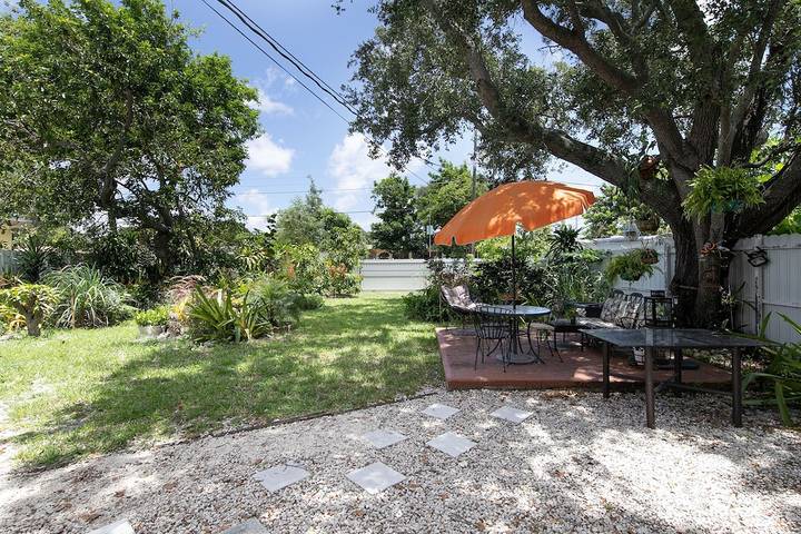 Apartamento para 2 personas, con terraza y jardín en North Miami Beach