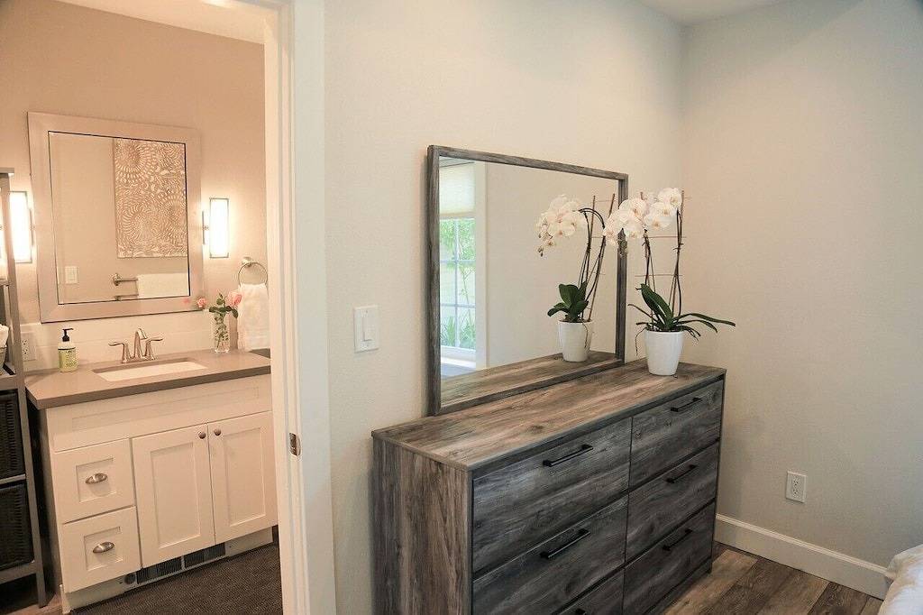 Elegantes Gästehaus nur wenige Gehminuten von der fabelhaften Innenstadt von Sebastopol entfernt in Sebastopol, California North Coast