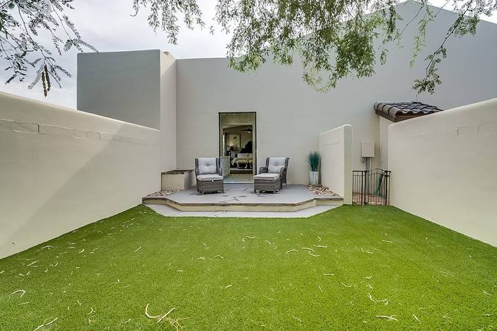 Villa for 16 people, with yard and hot tub as well as pool and balcony in Scottsdale