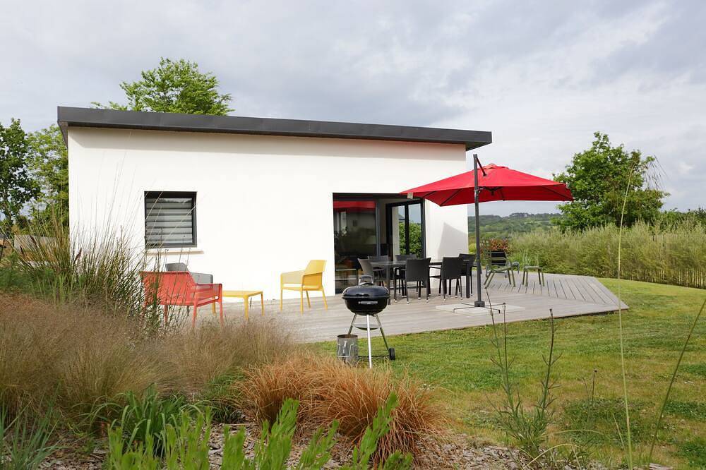 Modern house near Postolonnec beach in Crozon, Iroise