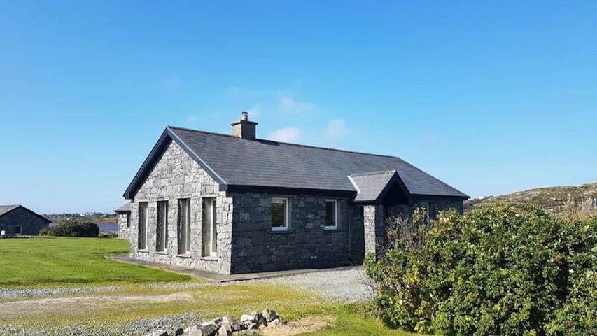 Holiday apartment for 7 people, with garden in Ballyconneely