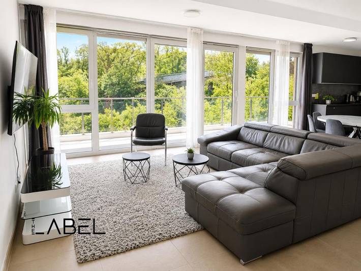 Ferienwohnung für 8 Personen, mit Balkon und Terrasse sowie Ausblick in Hofheim