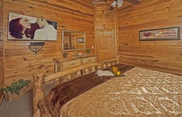 Log Cabin for 2 Guests in Sevier County, Picture 1