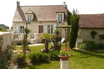 Location de vacances pour 6 personnes, avec terrasse et jardin à Cussay