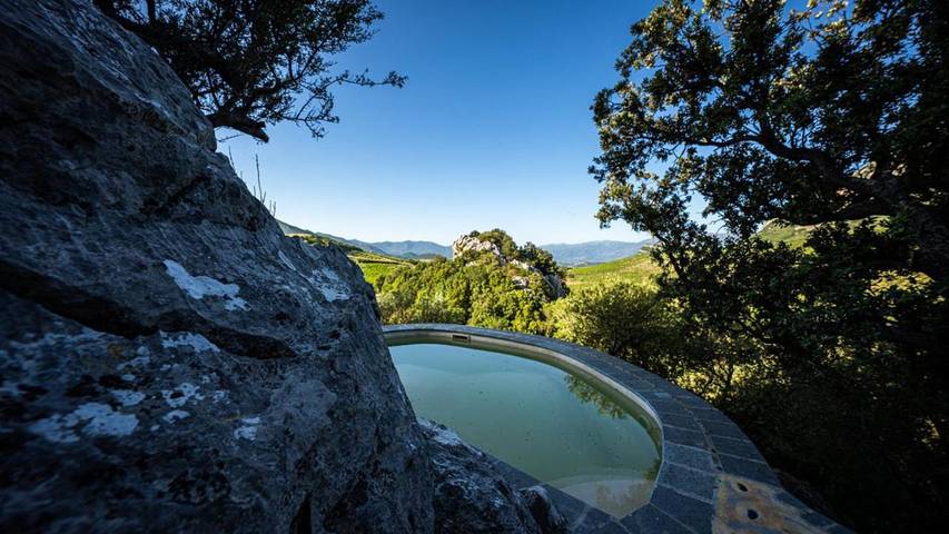 Location de vacances pour 2 personnes, avec jardin et piscine ainsi que terrasse et vue dans Cap Corse - 2