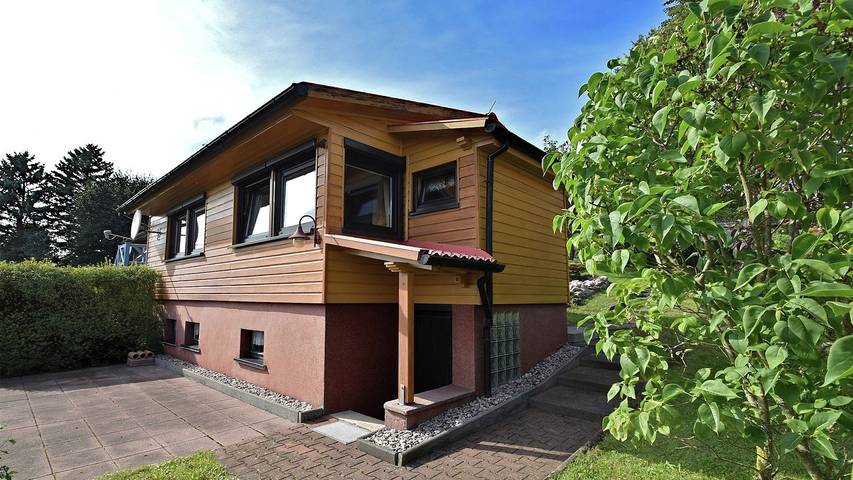 Ferienhaus für 3 Personen, mit Pool und Terrasse sowie Garten in Waltershausen