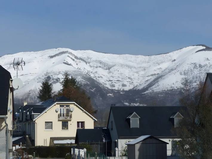 Entire apartment, Apartment 'Apt 1 En Duplex Pour 6 Pers' with Mountain View and Wi-Fi in Lau-Balagnas, Pyrenees National Park