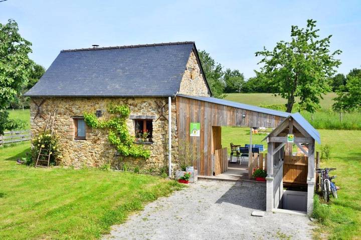 Location de vacances pour 2 personnes, avec terrasse et jardin dans Ruillé-Froid-Fonds - 2