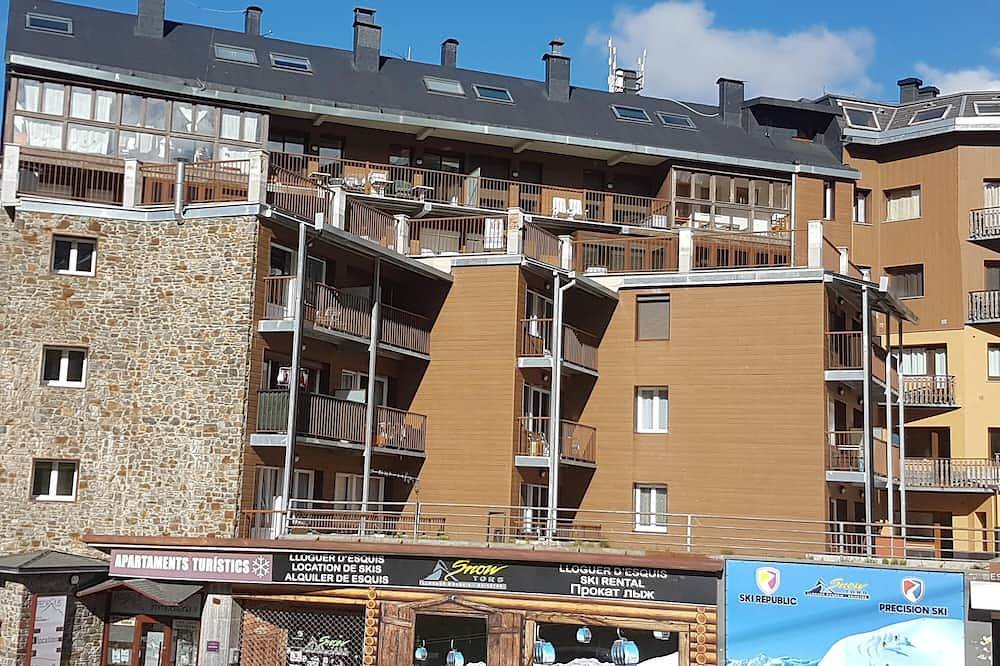 Entire apartment, 43 tres estrelles club studio 4 pers. view and terrace in Pas de la Casa, Grandvalira