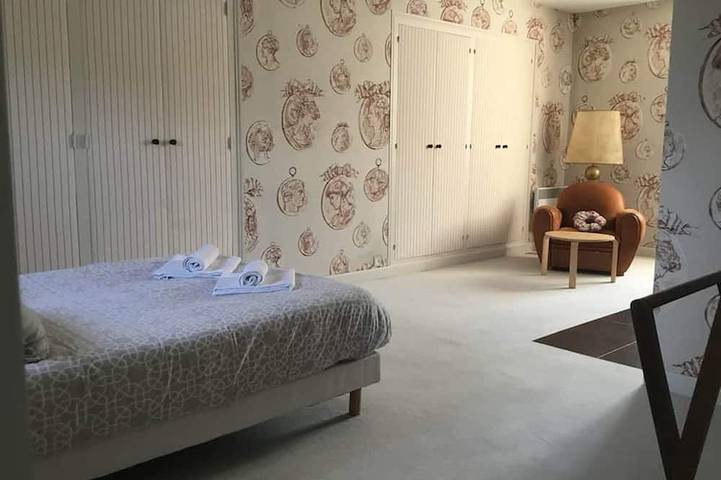 Apartamento entero, 5-star villa with a large pool, hot tub, and sauna in the Loire Valley in Montrichard, Región de Blois