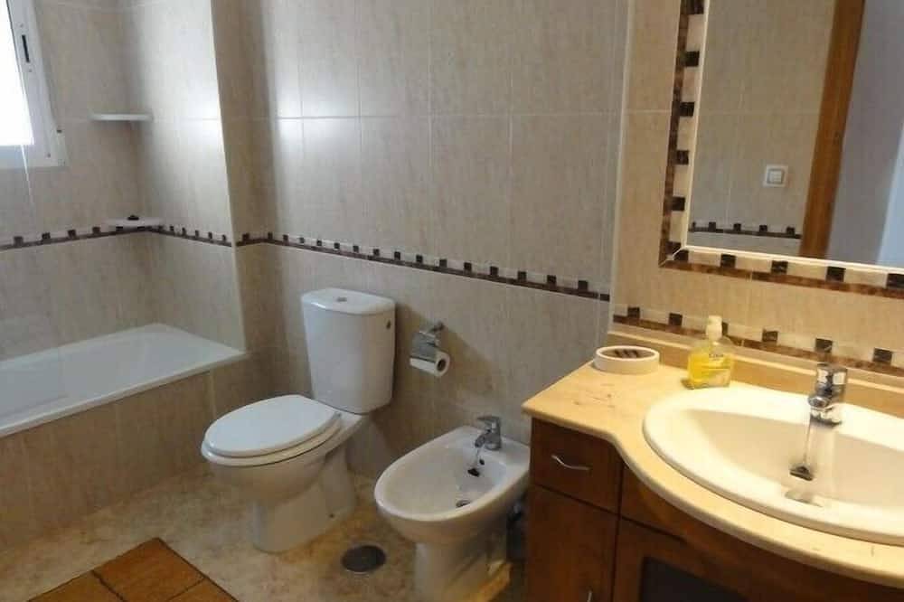Lujosa villa con piscina comunitaria, a 35 minutos del aeropuerto, 5 minutos de playa y golf in Golf Resorts Murcia, San Javier
