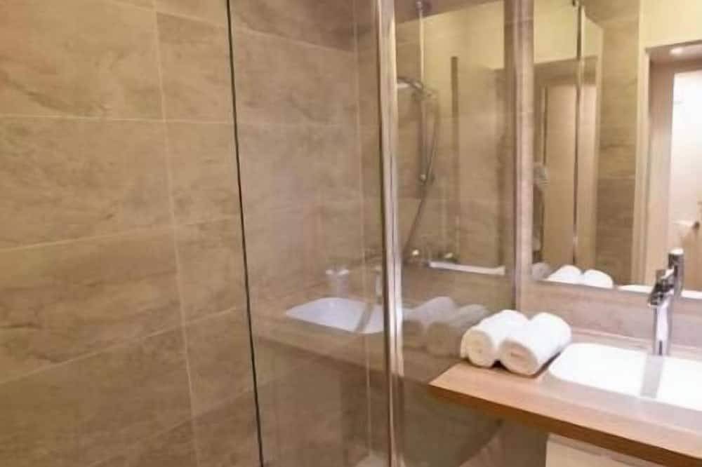 Studio élégant et confortable pour vos séjours professionnels à La Défense in Courbevoie, Hauts-de-Seine