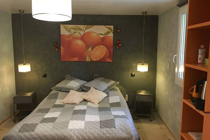 Chambre d’hôte pour 2 personnes, avec piscine ainsi que jardin et sauna dans le Luberon