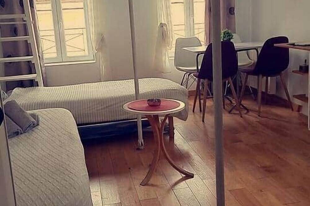 Ganze Wohnung, Spacious Duplex | 5 Pers | Near Disneyland Paris in La Ferté-sous-Jouarre, Seine-et-Marne