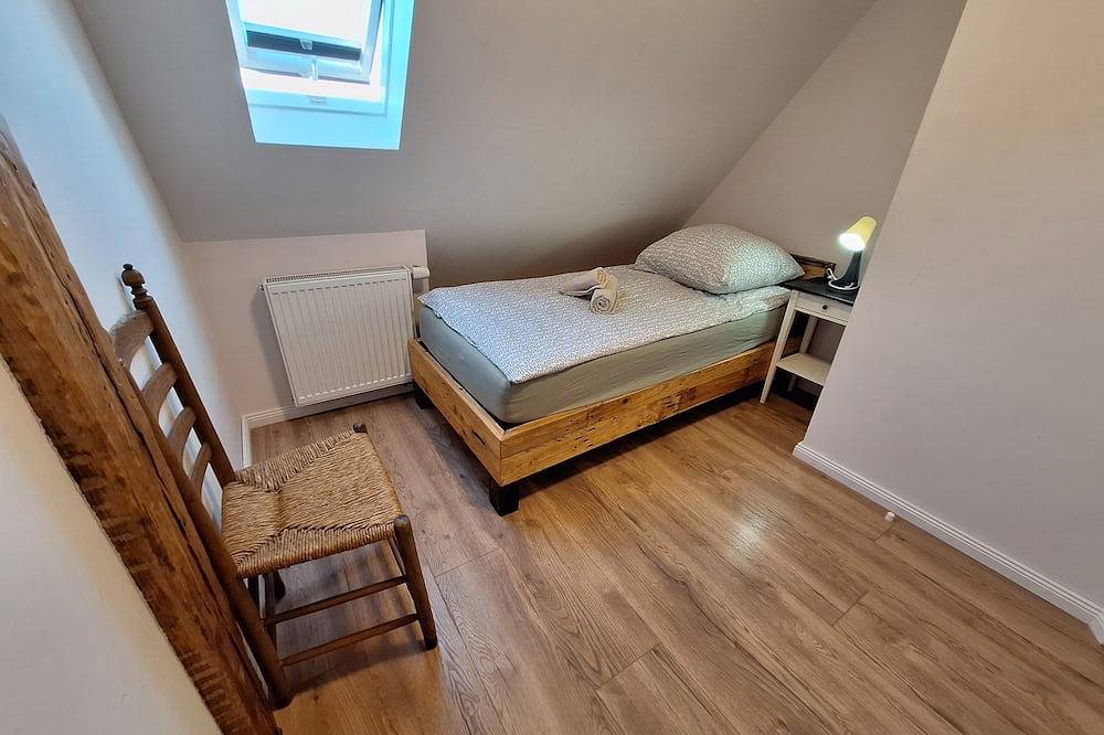 Entire apartment, Große 5-zimmer-wohnung in Zentraler Lage in Oerlinghausen für 8 Personen in Oerlinghausen, Kreis Lippe