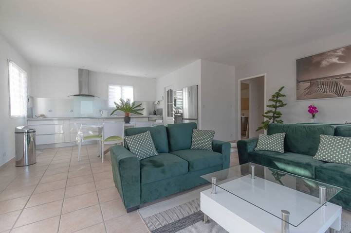 Location de vacances pour 6 personnes, avec Terrasse et Jardin à Banne - 2