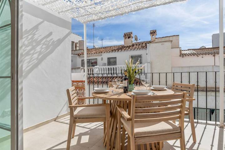 Appartamento intero, Old Town Gem with Terrace by Costarentals in Plaza de los Naranjos, Marbella