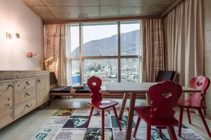 Ferienwohnung für 4 Personen, mit Balkon und Terrasse sowie Ausblick in Bozen