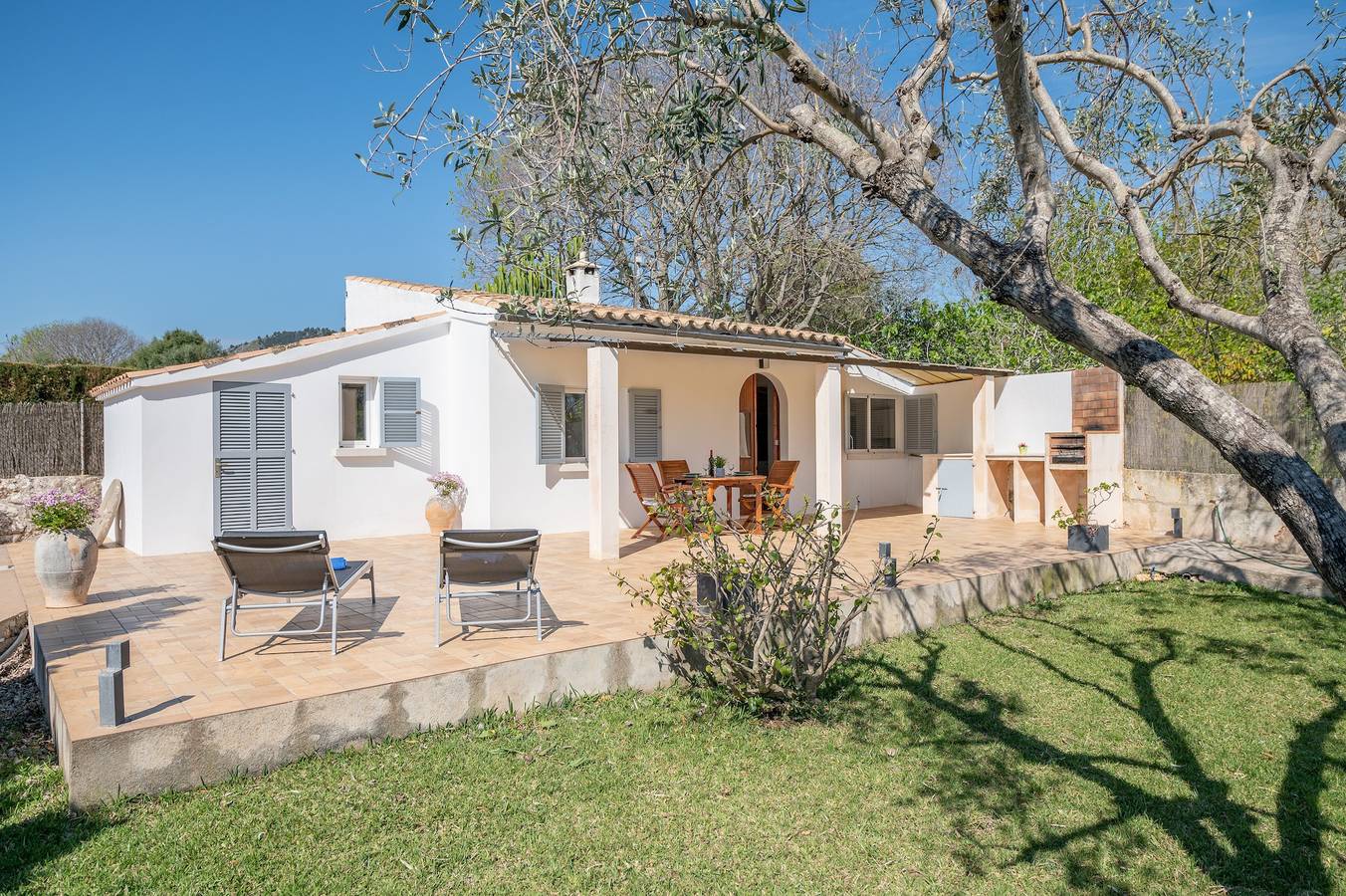 Maison de vacances Ses Oliveres vue sur les montagnes, Wi-Fi, climatisation, terrasse et jardin in Pollença Town, Pollença