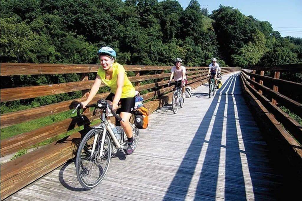 Ganze Wohnung, King Bed! 2B2B ground level near golf; fall leaf peeping! Well equipped kitchen! in Hidden Valley, Pennsylvania