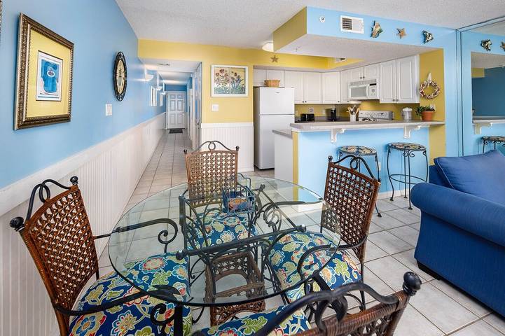 Vacation rental for 6 people, with pool and balcony in Okaloosa Island