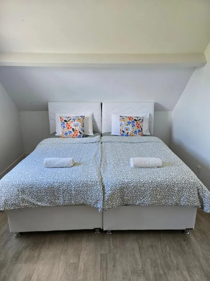 Chalet para 9 personas, con vistas además de jardín y terraza, Se admiten mascotas - 1