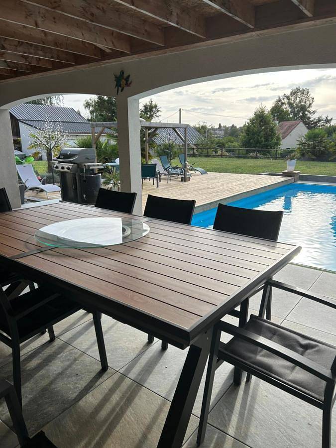 Appartement de vacances entier, Double Room with Pool View in Parigné-l'Évêque, Sarthe