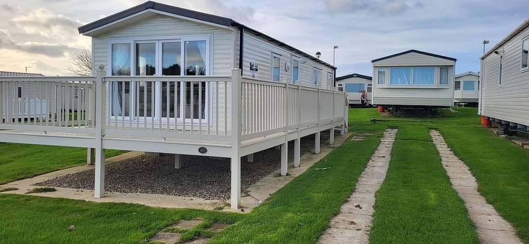 Vakantiepark voor 6 personen, with zwembad and tuin as well as balkon, kindvriendelijk in Engeland