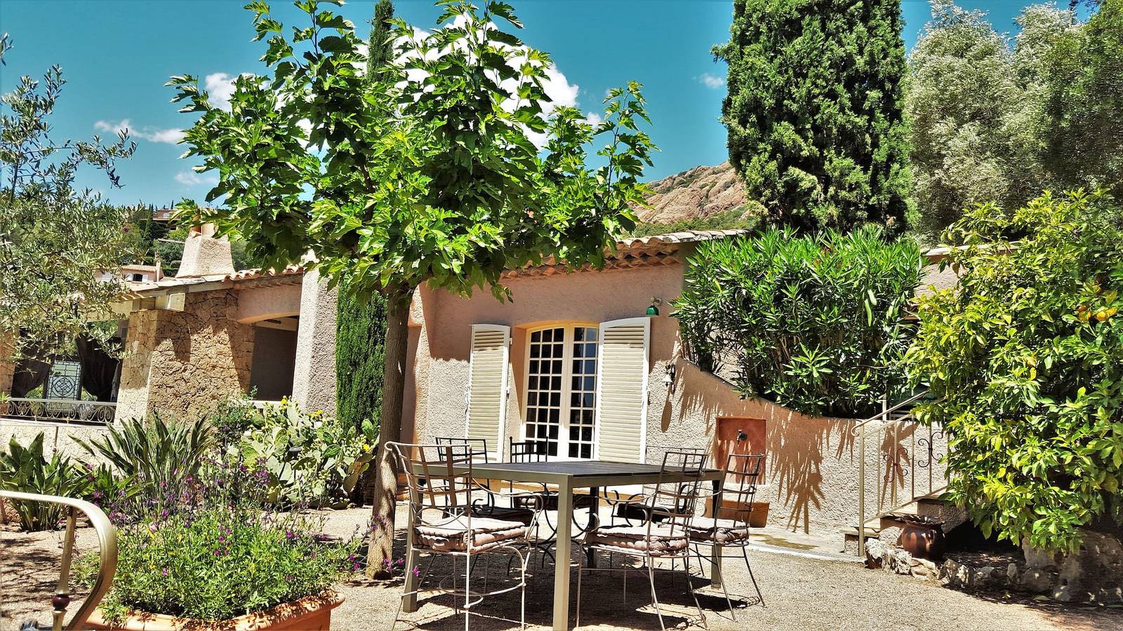 Villa Aurélie Sea View, 500m To Beach And Shops in Saint-Raphaël, Middellandse Zeekust (Frankrijk)