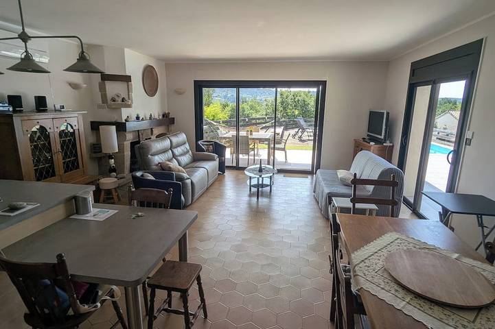Family home with a private pool in Ruoms – Sleeps 7 in Ruoms, Ardèche