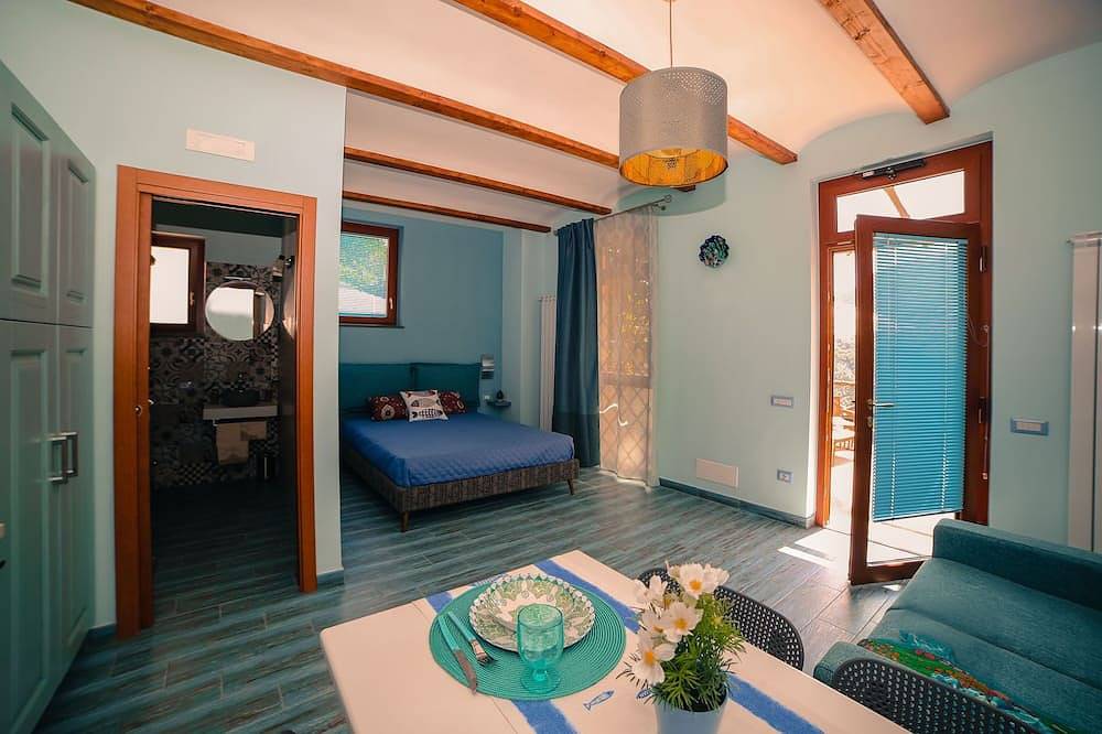 Appartement entier, Luisella studio apartment: sleeping in a scenic lemon grove on the Amalfi Coast! in Pontone, Scala