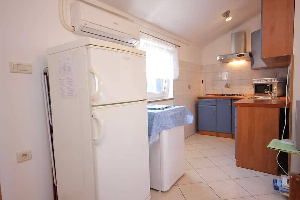 Ganze Wohnung, 2-Zimmer-Ferienwohnung mit Terrasse Ilovik, Losinj (A-8078-a) in Lošinj