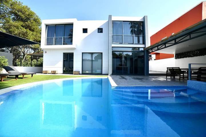 Villa für 11 Personen, mit Balkon und Garten sowie Whirlpool, mit Haustier