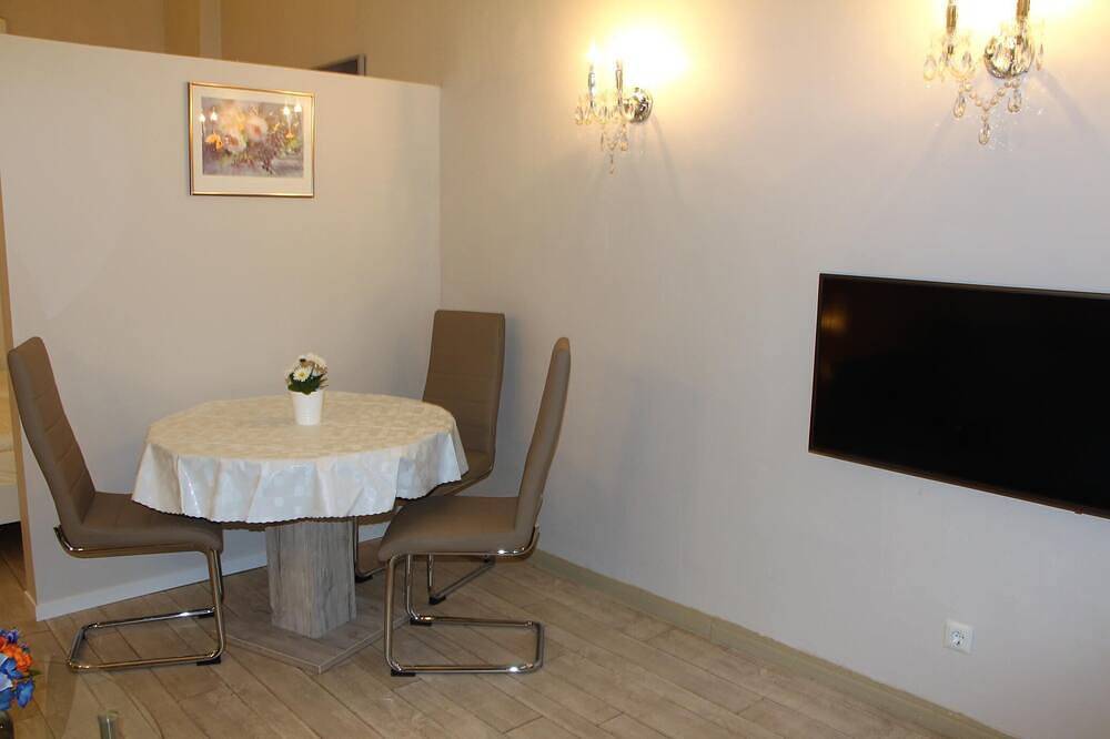 Ganze Wohnung, Exclusive holiday apartment in Berlin's old building with private terrace in Moabit Berlin, Berlin
