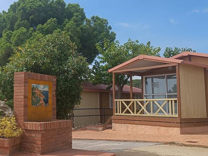 Camping Roca Grossa - Bungalow 5 personas - Bungalow Morea para 5 personas, terraza cubierta, aire acondicionado, Tv, 25m². in Platja de la Cabra (Calella), Calella