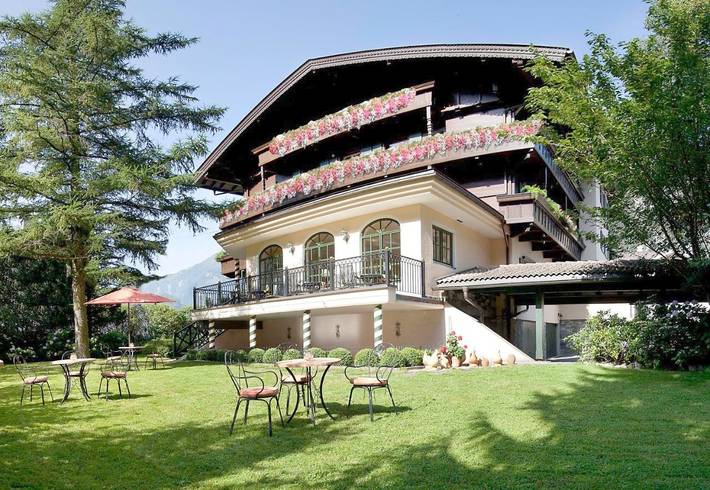 Appart’hôtel pour 11 personnes, avec sauna et piscine ainsi que vue et jardin