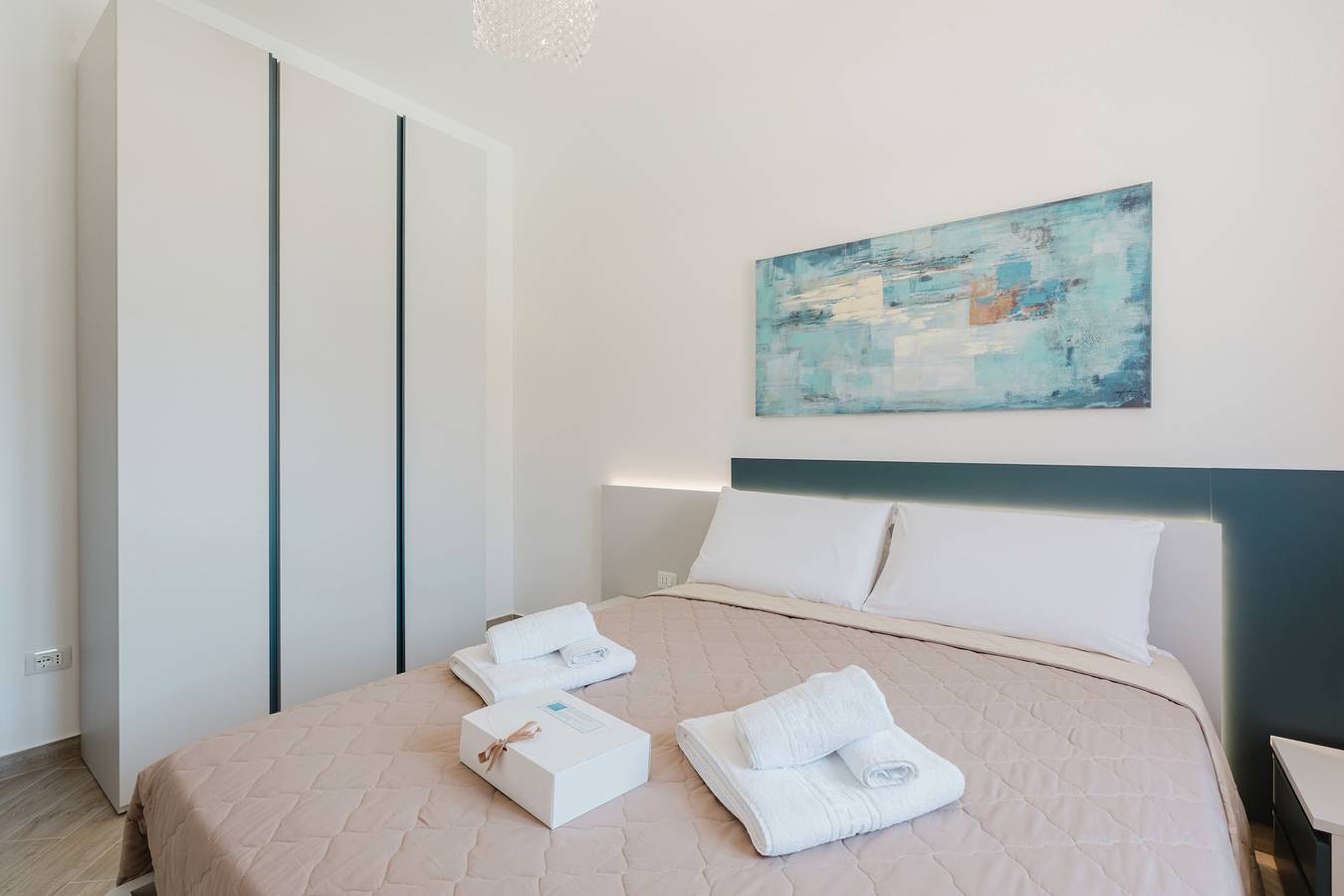 Apartamento entero, Apartamento 'Mareluce' con vistas a la montaña, Wi-Fi, aire acondicionado y piscina compartida in Provincia de Palermo