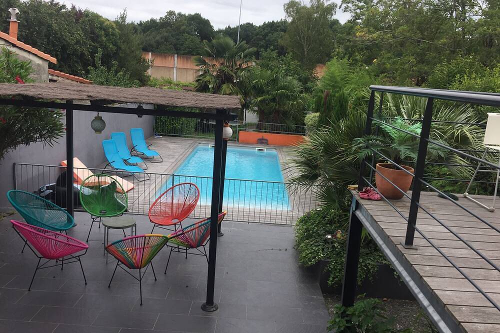 Charming house with swimming pool in Carbon-Blanc, Bordeaux region