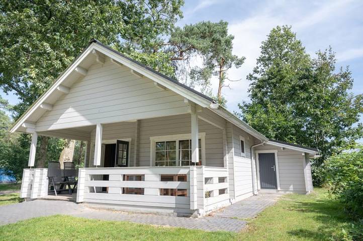 Lodge voor 6 personen, with uitzicht op het meer and balkon/terras as well as terras in Zuid-Holland